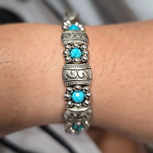 Silver Tone And Turqouise Beading Bracelet - Picture 7 of 10